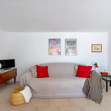 Il Vecchio Leccio Apartment *